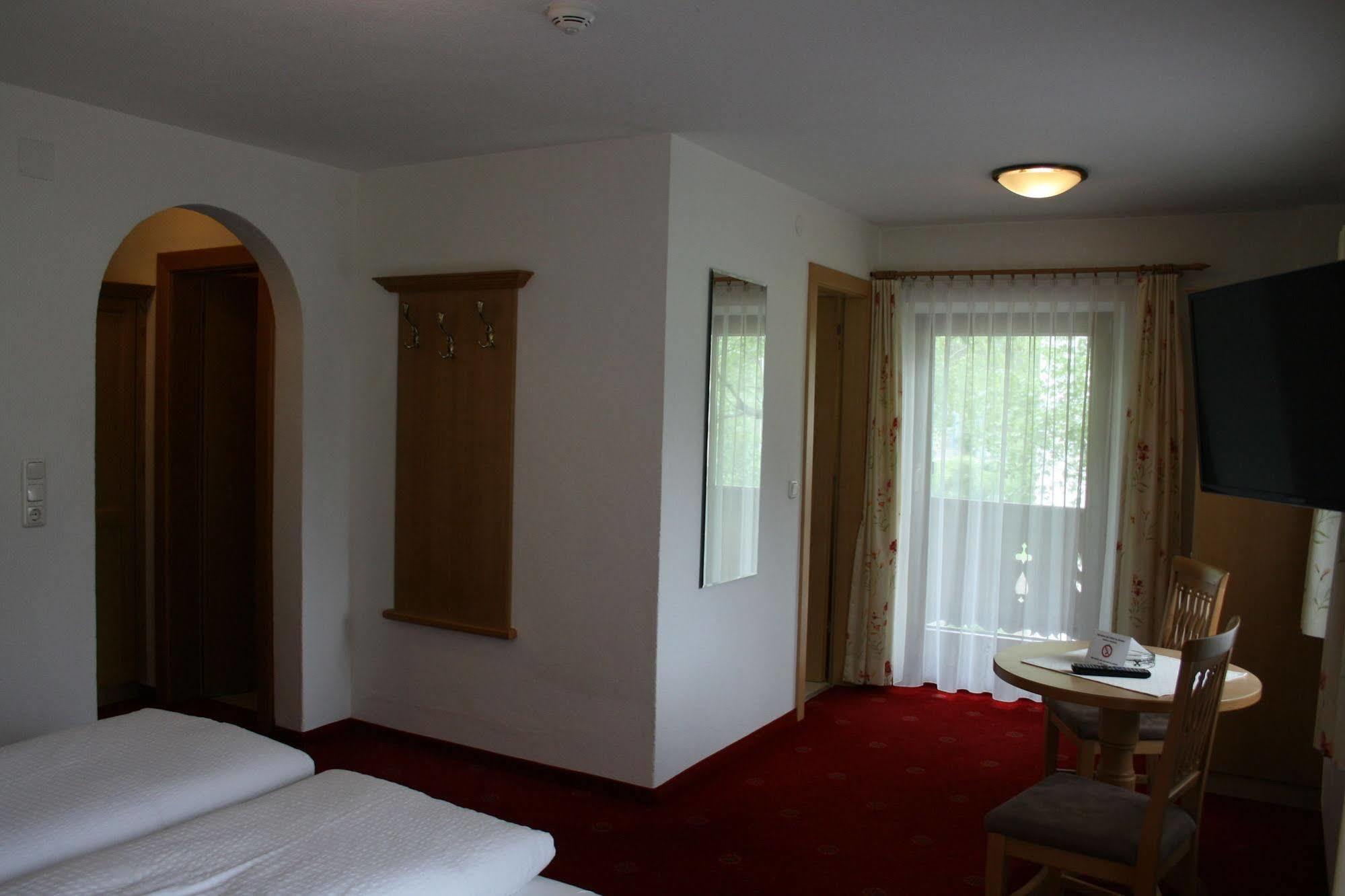 Pension Birkenhof ไมย์อาโฮเฟิน ภายนอก รูปภาพ